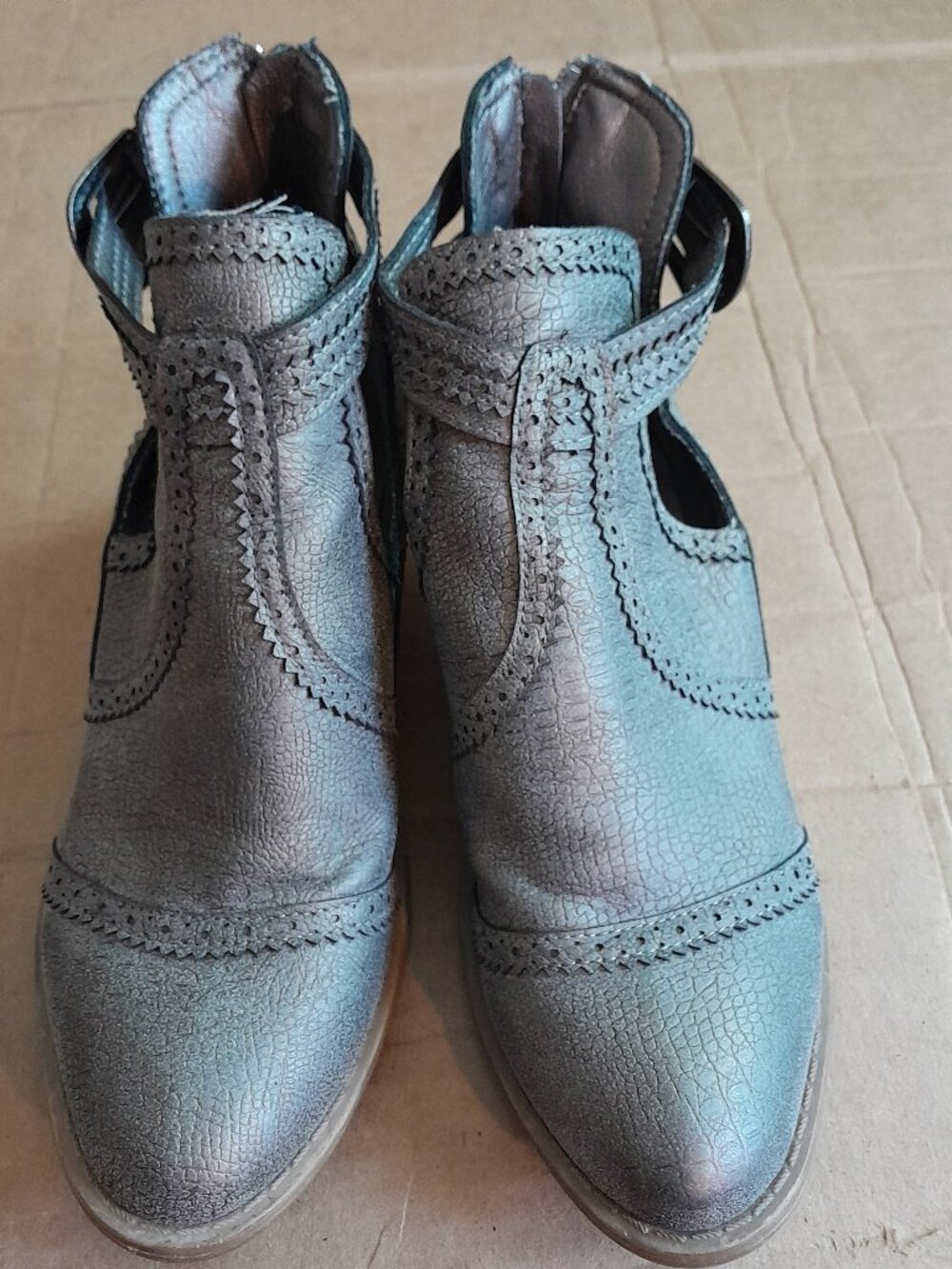 Women’s Gray Faux Leather Ankle Boots Western Cutout Buckle Block Heel Size 7
